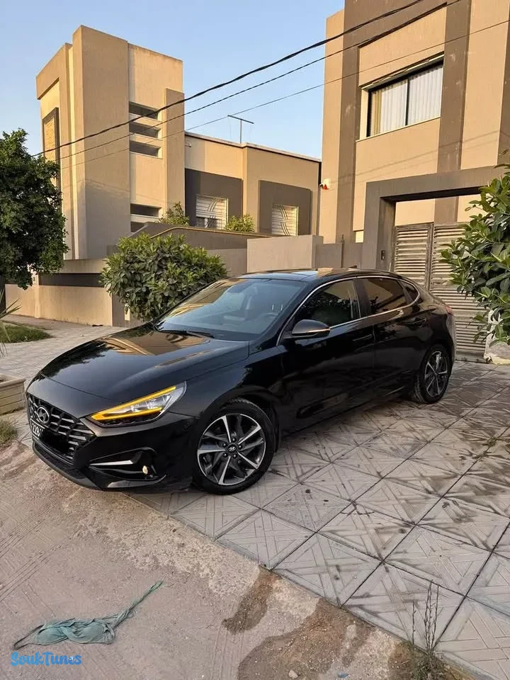 Image 2 de l'annonce Hyundai i30 en NOIR