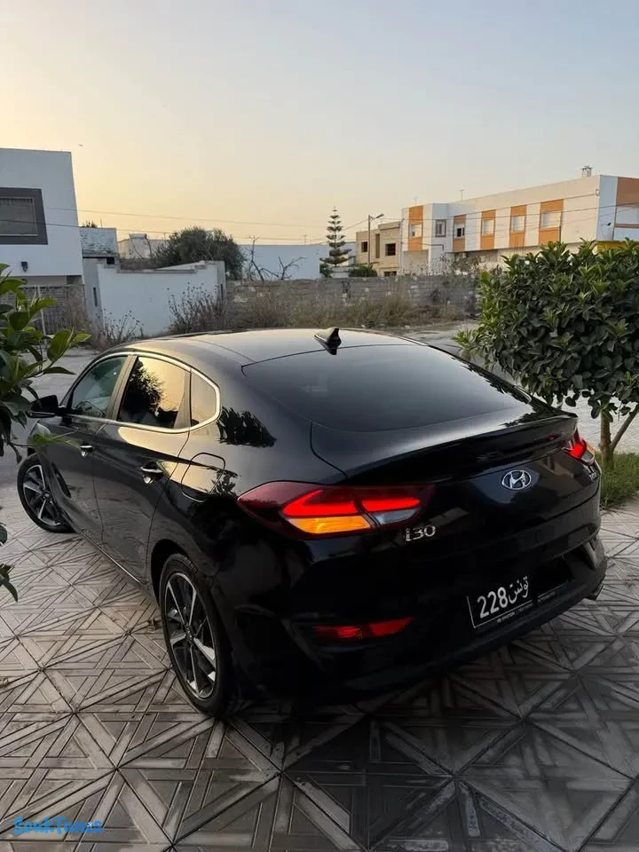 Image 3 de l'annonce Hyundai i30 en NOIR