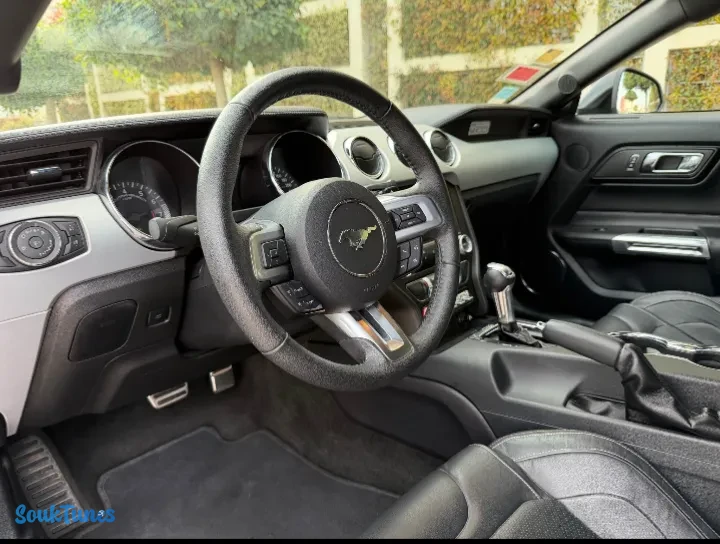 Image 4 de l'annonce Ford Mustang GT 5.0L Noire, 1ère main, Tunis