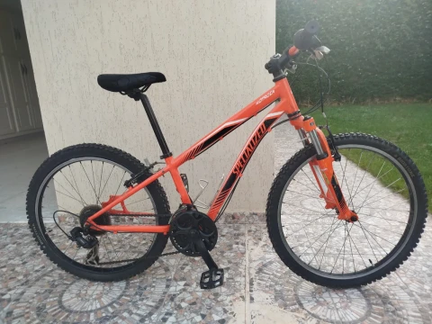 Image principale de l'annonce Velo vtt spesialized  24/25 pouces 