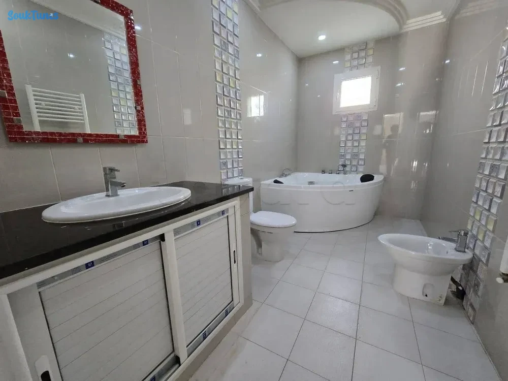 Image 7 de l'annonce Villa de 400 m² sur un terrain de 597 m²