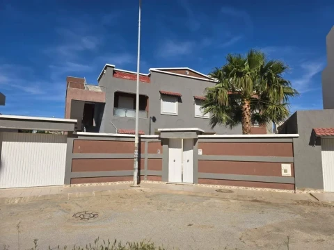 Image principale de l'annonce Villa de 400 m² sur un terrain de 597 m²