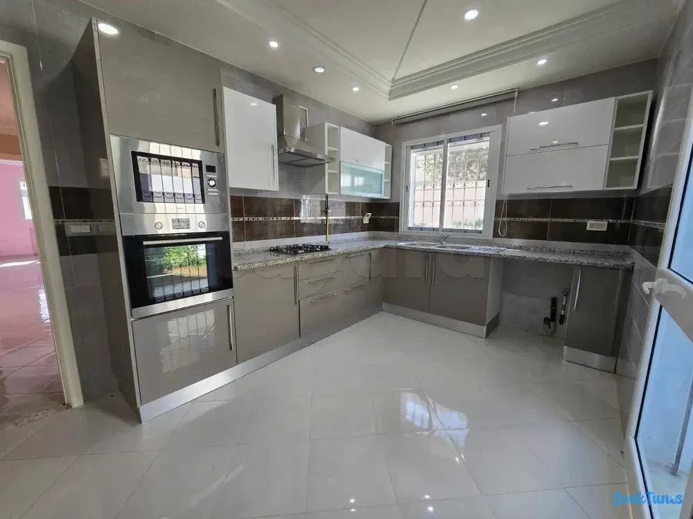Image 6 de l'annonce Villa de 400 m² sur un terrain de 597 m²