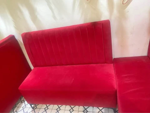 Image principale de l'annonce Divan coleur rouge