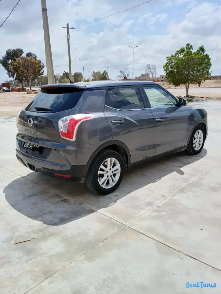 Image 5 de l'annonce A vendre voiture Sangyoug tivoli boîte automatique